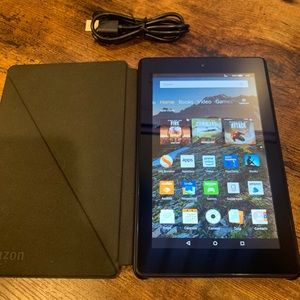 Amazon Fire 7th Generation like new with case